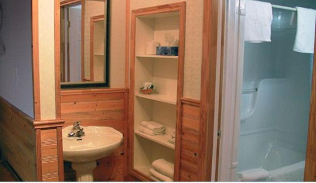 St. Barbe Dockside Motel المظهر الخارجي الصورة